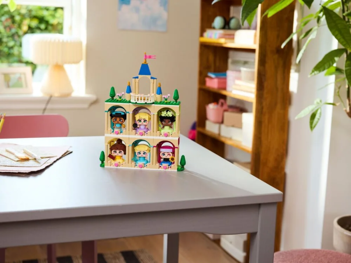 Конструктор LEGO Disney Princess Мініпринцеси Бель і Тіана з замком
