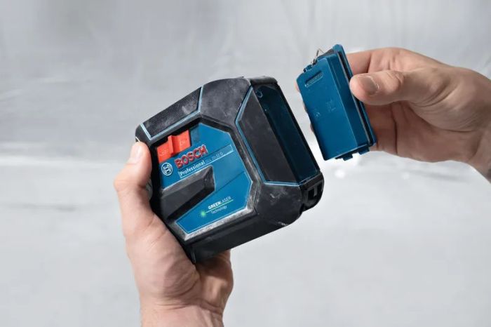 Нивелир лазерный Bosch Professional GLL 20-22 G 3.7В/4АА до 20м ±0.3мм/м зеленый луч чехол IP 65+BT 150 0.59кг