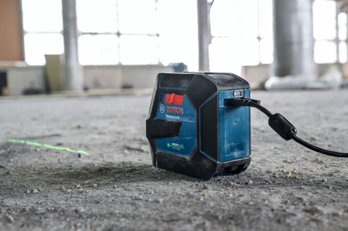 Нівелір лазерний Bosch Professional GLL 20-22 G 3.7В/4АА до 20м ±0.3мм/м зелений промінь чохол штатив IP 65 0.59кг