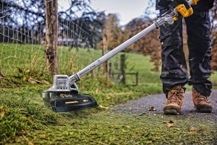 Триммер садовый аккумуляторный DeWalt бесщеточный 18В 36см леска 3.6 кг без АКБ и ЗП