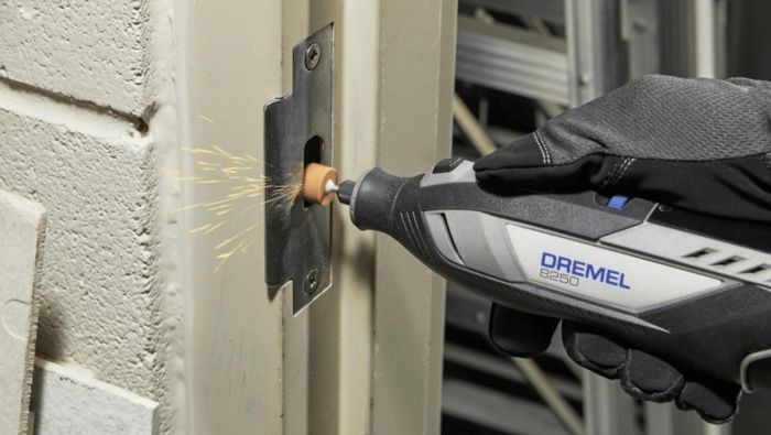 Шлифмашина шлифовально-гравировальная аккумуляторная Dremel 8250-5 12В 1х2А·час 5000-30000об/мин ЗП 0.59кг