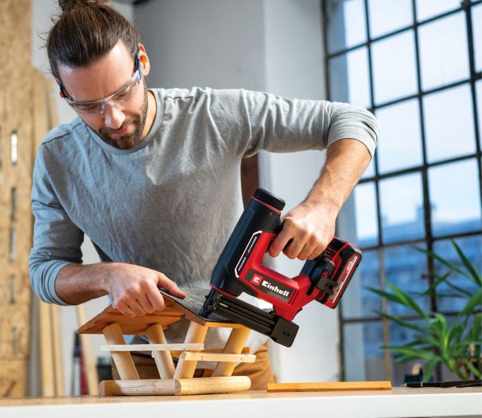 Степлер акумуляторний Einhell TE-CN 18/32 Li - Solo 18В під скоби 13-25мм 20п/хв 2.1кг без АКБ та ЗП