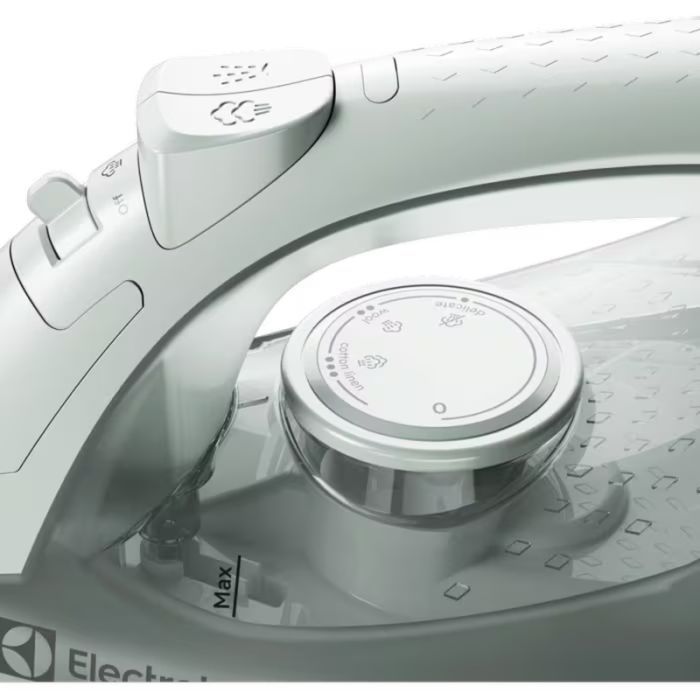 Утюг Electrolux компактный, 2000Вт, 200мл, паровой удар 80гр, керам. подошва, зеленый