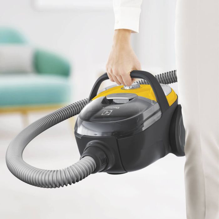 Пылесос Electrolux контейнерный, 600Вт, конт пыль -0.92л, 3 насадки, желтый
