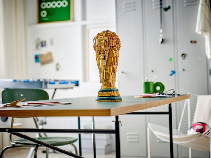 Конструктор LEGO Editions Football Офіційний трофей чемпіонату світу з футболу FIFA