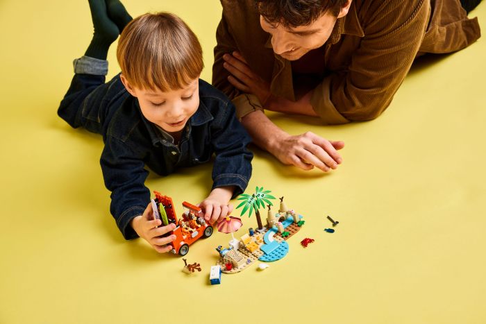 Конструктор LEGO Bluey Пляж и семейная поездка на автомобиле Блуи