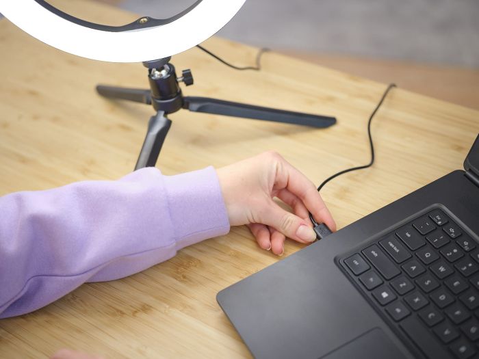 Комплект для стримінгу Trust Maku+ 2-in-1 Streaming Kit, зелений фон та кільцева лампа