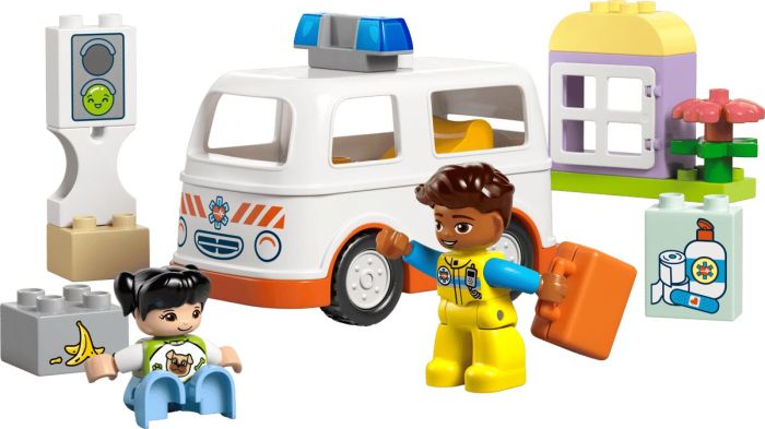 Конструктор LEGO DUPLO Town Скорая помощь и водитель
