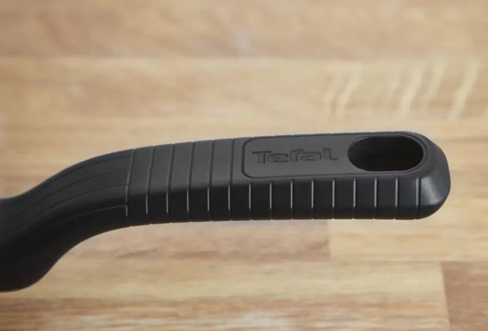 Сковорода Tefal Comfort Max, 20 см, нержавеющая сталь, бакелит, черный