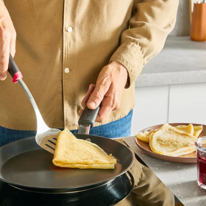 Сковорода для блинов Tefal Emotion+, 25см, нержавеющая сталь, бакелит, черный
