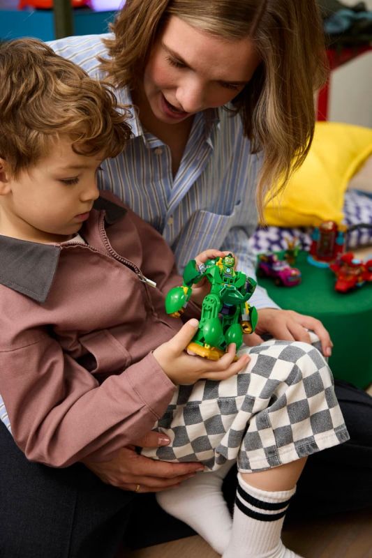 Конструктор LEGO Disney Junior Marvel Локи против команды Железного Человека