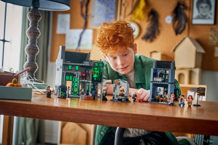 Конструктор LEGO Harry Potter Магазины для волшебников на Алее Ноктерн
