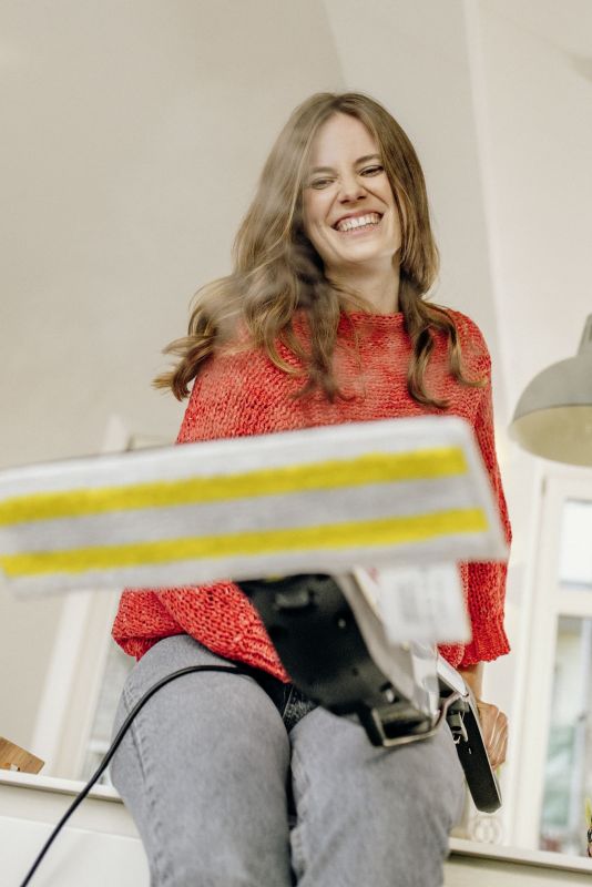 Паровая швабра Karcher беспроводный SC 3 Upright, 220-240Вт, конт пыль -0.5л, белый
