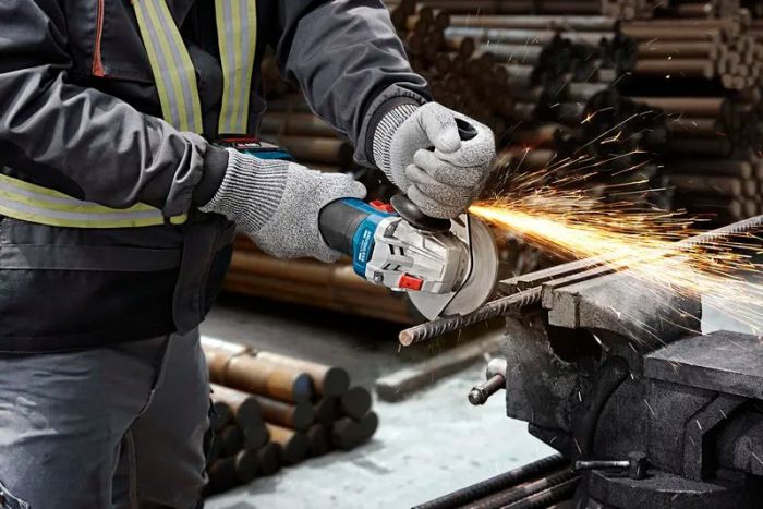 Набір із двох акумуляторних інструментів Bosch Professional 18В дриль-шурупокрут GSR 18V-45, Шліфмашина кутова GWS 18V-8, акб 2x4А·год, ЗП, сумка M-BAG