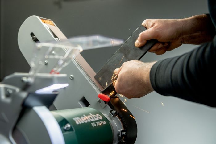Верстат заточувально-шліфувальний Metabo BS 200 Plus 600Вт коло 200мм стрічка 50х1000мм 2980об/хв 16.9кг