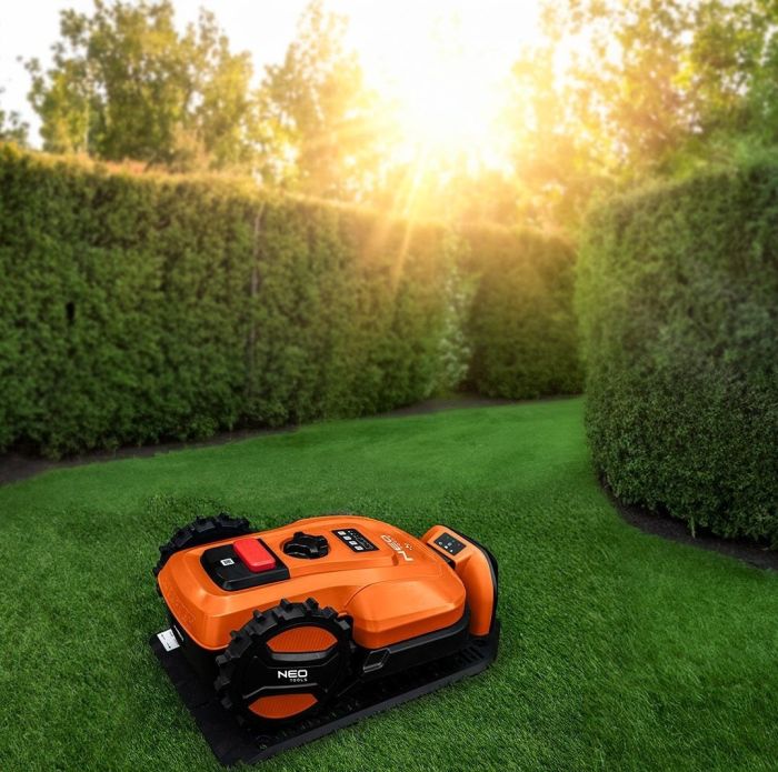 Газонокосилка-робот аккумуляторная Neo Tools Energy+ 18В 1х6.0А·час 20-60мм 67дБ 600м2 3100об/мин кабель 100м IPX5 6.94кг