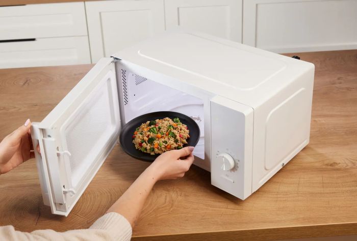 Мікрохвильова піч Gorenje, 20л, мех. керув., 700Вт, гриль, інвертор, білий
