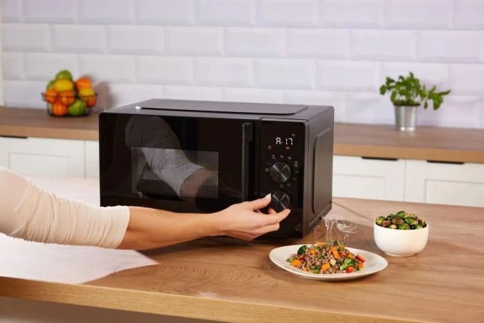 Мікрохвильова піч Gorenje, 20л, електр. керув., 800Вт, гриль, дисплей, 20 програм, інвертор, чорний