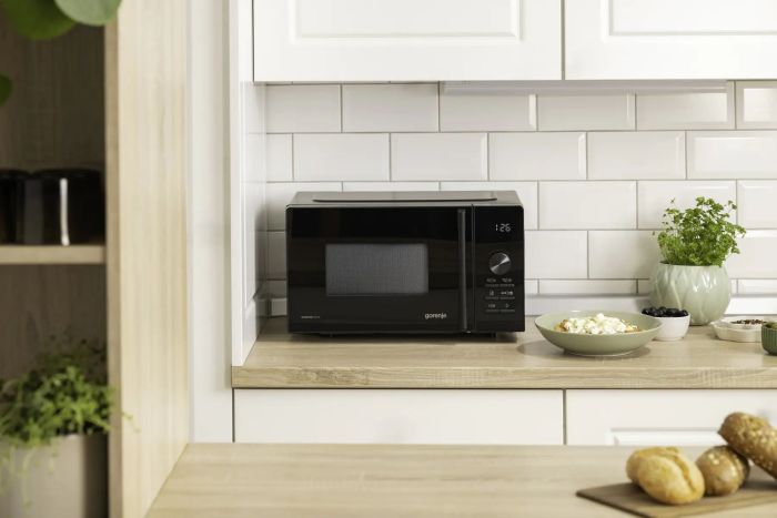 Мікрохвильова піч Gorenje, 20л, електр. керув., 800Вт, гриль, дисплей, 20 програм, інвертор, чорний