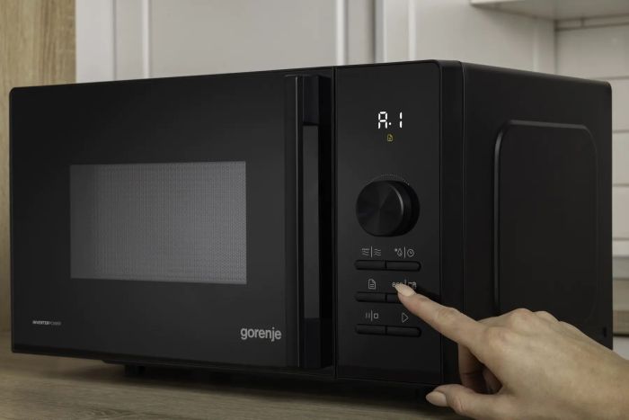 Мікрохвильова піч Gorenje, 20л, електр. керув., 800Вт, гриль, дисплей, 20 програм, інвертор, чорний