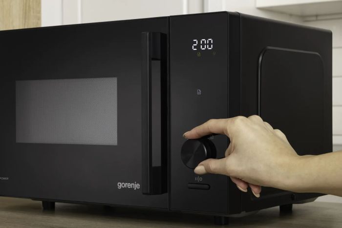 Микроволновая печь Gorenje, 23л, электр. управл., 800Вт, гриль, дисплей, 20 программ, инвертор, черный