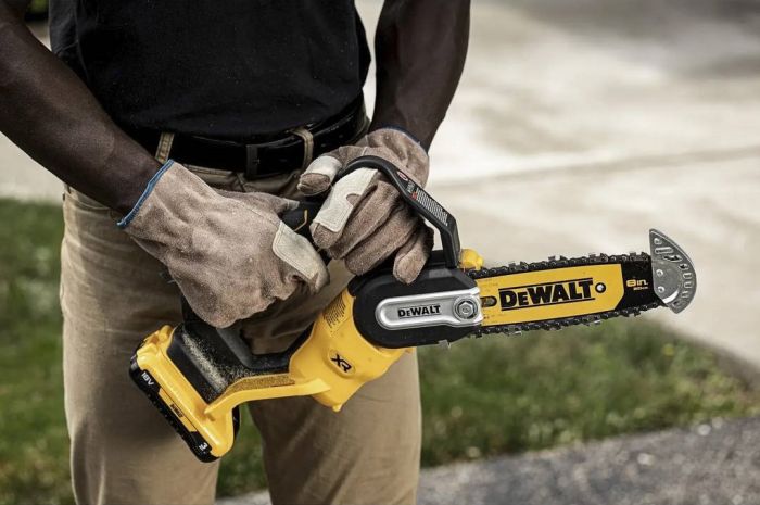 Пила ланцюгова акумуляторна DeWalt 18В XR Li-lon акб 1х5А·год 15см 8.6м/с шина 20см ЗП 2.1кг