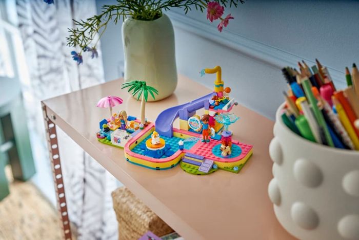 Конструктор LEGO Friends Веселий день в аквапарку