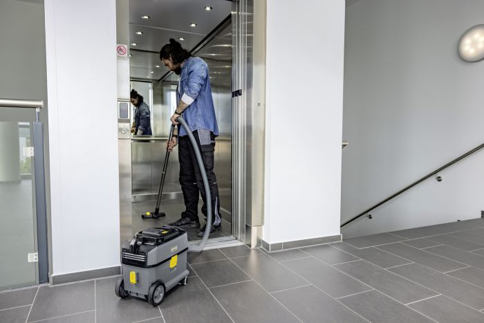 Пилосос професійний акумуляторний Karcher T 10/1 Bp MODULAR RANGE! 36В 223мБар контейнер 10л 6.8кг без АКБ та ЗП