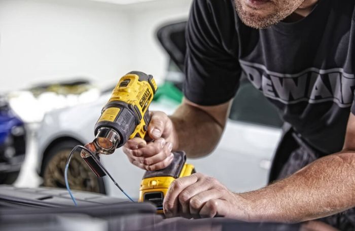 Фен строительный аккумуляторный DeWalt 18В 290-530°C 190л/мин 0.5кг без АКБ и ЗП