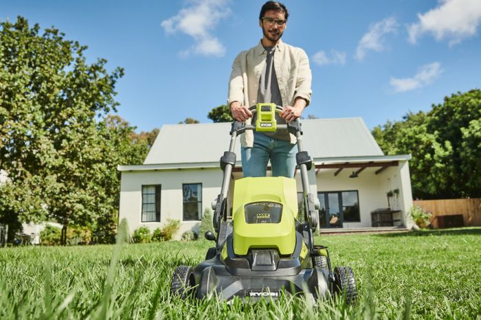 Газонокосарка акумуляторна Ryobi Max Power RY36LM40A-140 36В акб 1х4А·год 40см 50л 25-75мм 18.6кг