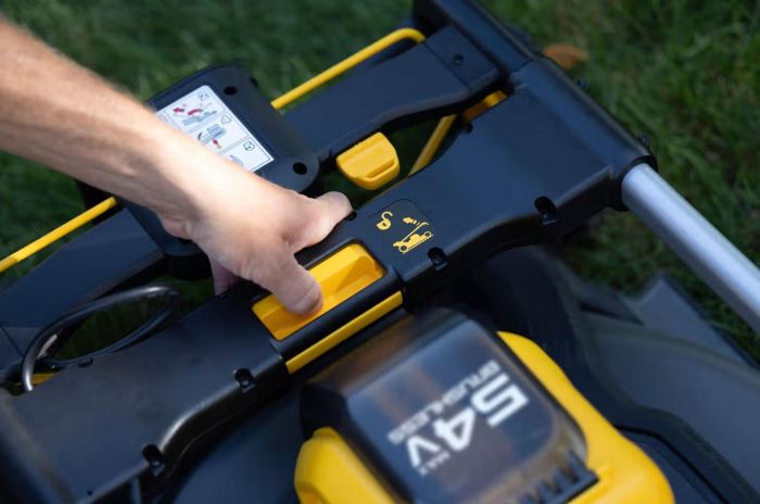 Газонокосилка аккумуляторная DeWalt XR FLEXVOLT 54В 53см 67л 25-102мм 26кг без АКБ и ЗП