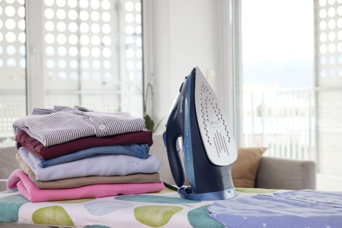 Утюг Gorenje, 3250Вт, 420мл, паровой удар -250гр, верт. отпаривание, антинакипь, автоотключение, керам. подошва, чорно-синій