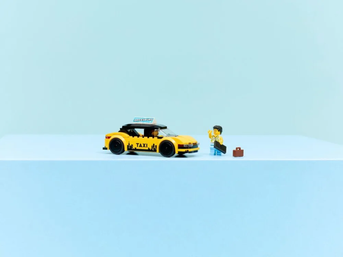 Конструктор LEGO City Жовте таксі