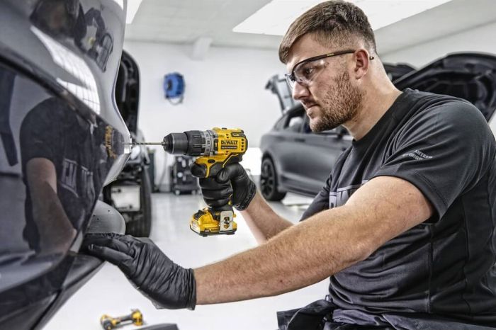 Дрель-шуруповерт ударная DeWalt бесщеточная XR Li-Ion 12В акб 2х2А·час 57.5Нм 425-1500об·мин патрон 10мм ЗП кейс 0.96кг