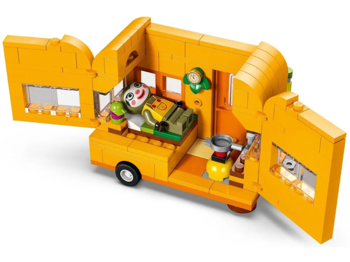 Конструктор LEGO Animal Crossing Садовый магазин и караван, который пренадлежит Leif