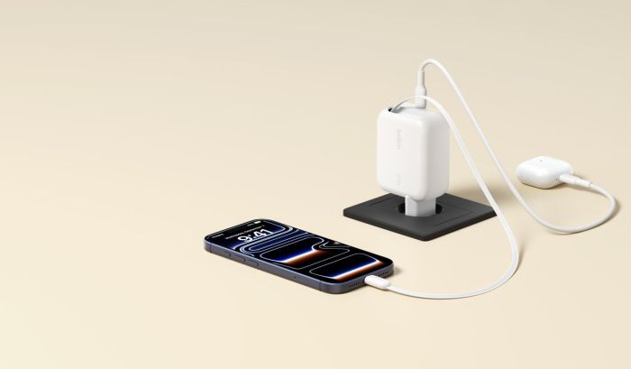 Зарядний пристрій мережевий Belkin 67Вт USB-C PD, PPS, вбудований кабель USB-C, білий