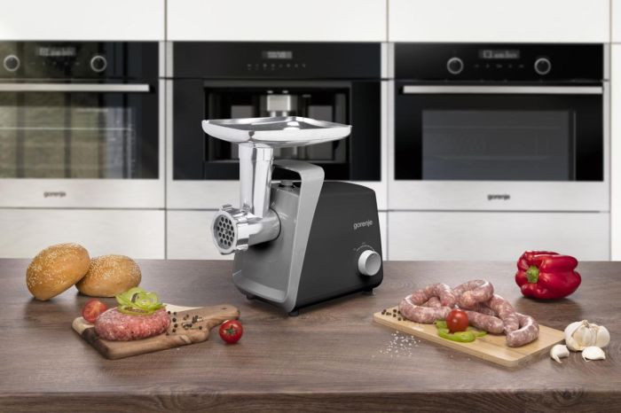 М'ясорубка Gorenje, 1600Вт, 2,2кг/хв, 2 решітки, пластик+метал, чорний