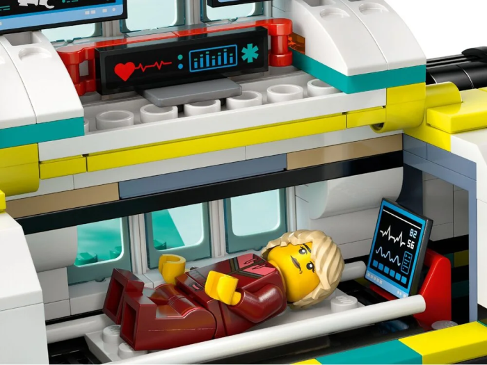Конструктор LEGO City Літак швидкої медичної допомоги