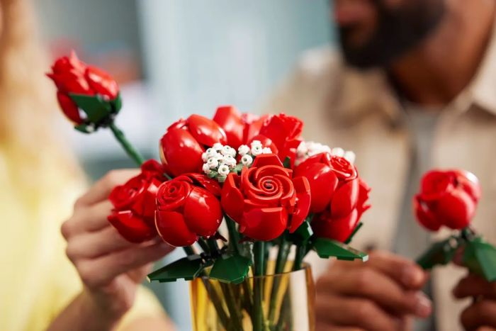 Конструктор LEGO Icons Botanicals Букет троянд