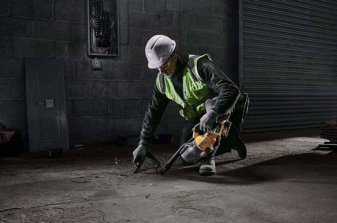 Аккумуляторный пылесос DeWalt 18B XR Li-lon D318мм контейнер 0.л 217л/с 1.5кг без АКБ и ЗП