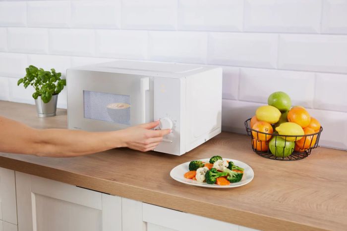 Микроволновая печь Gorenje, 20л, мех. управл., 700Вт, гриль, инвертор, белый