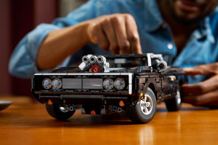 Конструктор LEGO Technic Форсаж Автомобиль Dodge Charger R/T