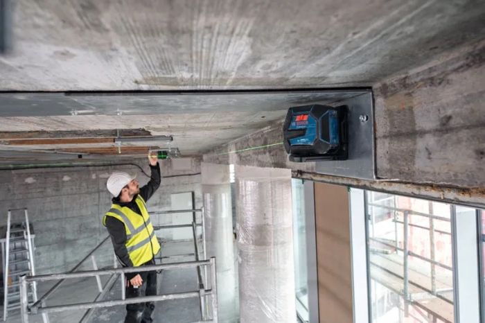 Нівелір лазерний Bosch Professional GLL 20-22 G 3.7В/4АА до 20м ±0.3мм/м зелений промінь чохол штатив IP 65 0.59кг