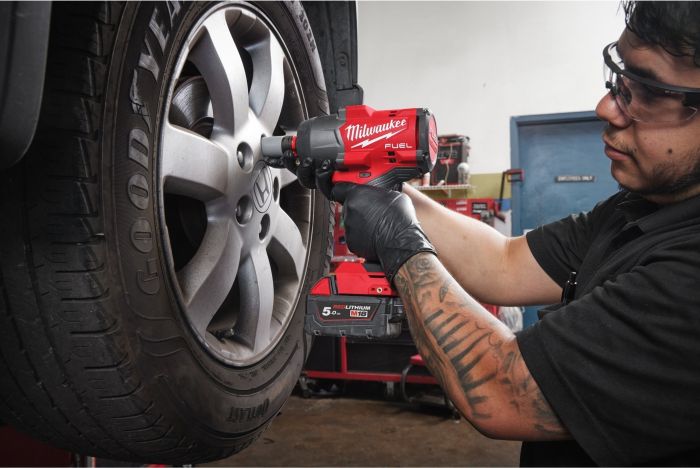Гайковерт ударний акумуляторний Milwaukee M18 FHIW2F12-0X 18В 1491Нм 0-2000об/хв 1/2" кейс 3.4кг без АКБ та ЗП