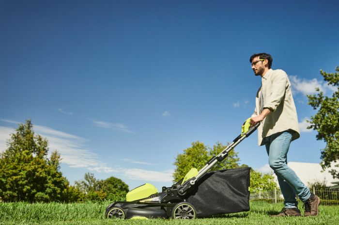 Газонокосарка акумуляторна Ryobi Max Power RY36LM40A-140 36В акб 1х4А·год 40см 50л 25-75мм 18.6кг