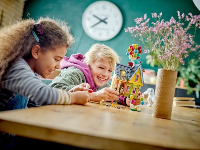 Конструктор LEGO Disney Будинок. Вперед і вгору