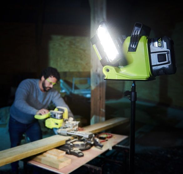 Прожектор аккумуляторный панельный Ryobi ONE+ RLP18-0 18В 3 LED панели 3000лм  3 режима яркости без АКБ и ЗУ