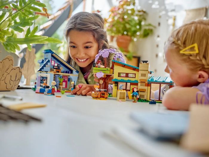 Конструктор LEGO Friends Семейные дома Олли и Пэйсли