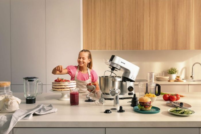 Кухонна машина Gorenje 1000Вт, чаша-метал, корпус-метал, насадок-7, сріблясто-чорний