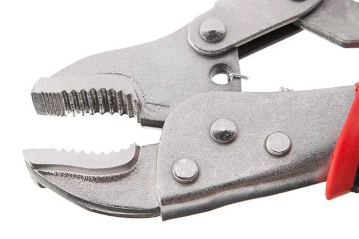 Клещи зажимные Intertool 180 мм универсальные (UT-5202)